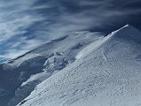  To nas jeszcze czeka. Widok od Vallota. Kopy Grande (4513m) i Petite Bosse (4547m) zwane garbami wielbda i Mont Blanc